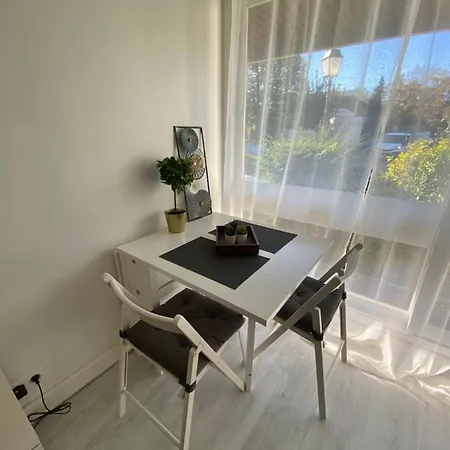 Hanahome 2 Adultes Parking Prive Business & Tourisme Apartment Le Chesnay (Yvelines)